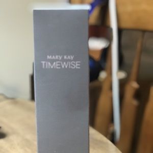 Mary Kay 3D 4in 1 cleanser. New.